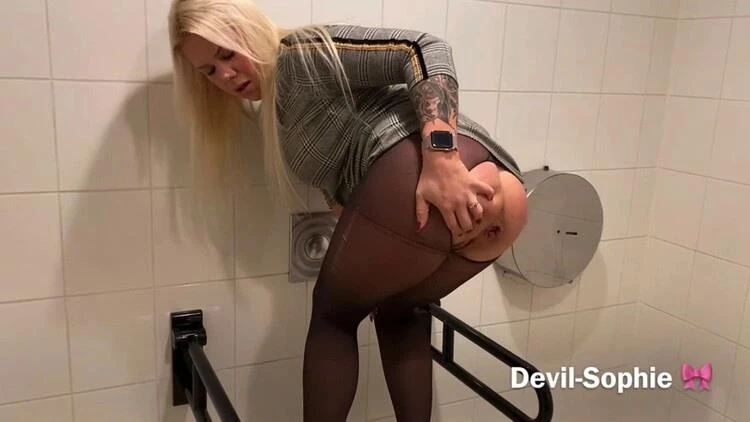 Fastfood piglets - really messed up the fast food toilet shit Devil Sophie 2024 [FullHD]
