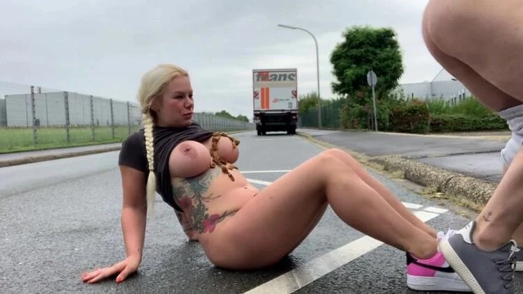 Hungry for sports - please shit me really full - Public on the roadside Devil Sophie 2024 [FullHD]
